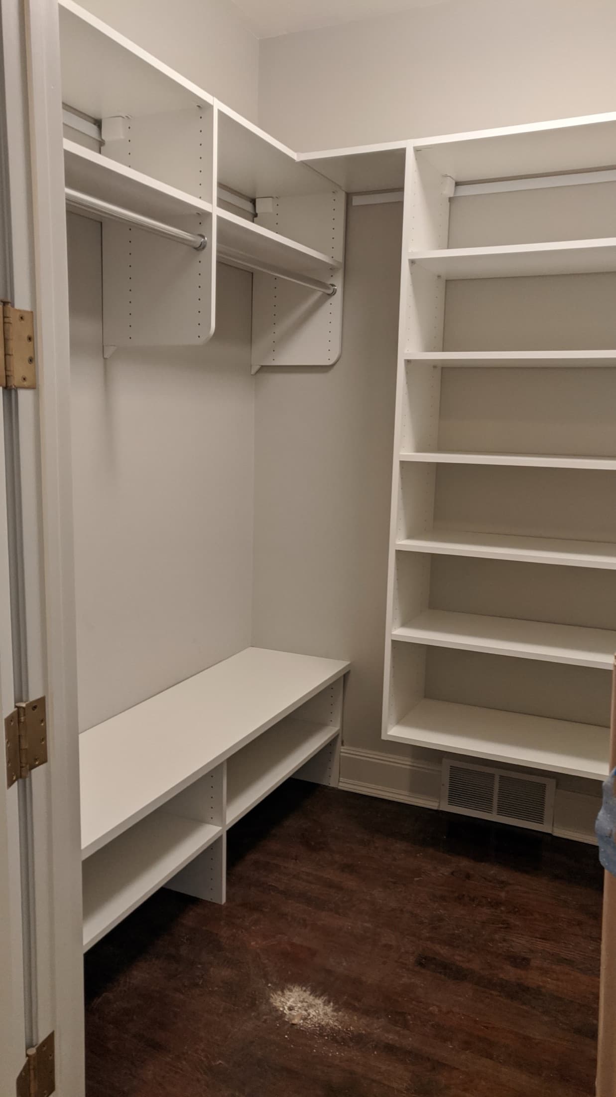 Walk-In Closet Portfolio: Integrated Bench Dressing Closet